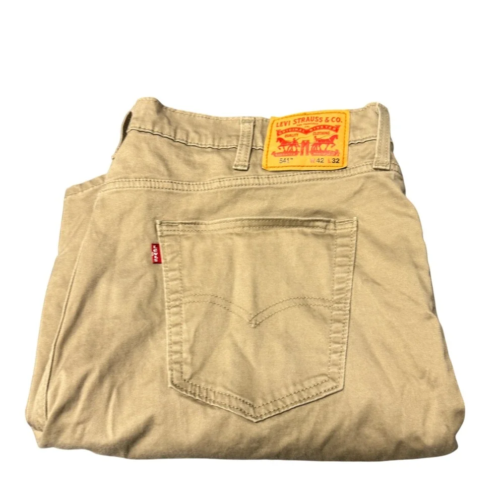 Levi's 541 Pants Mens 42x32 (42x31 ACTUAL) Athletic Taper Khaki Chino Classic